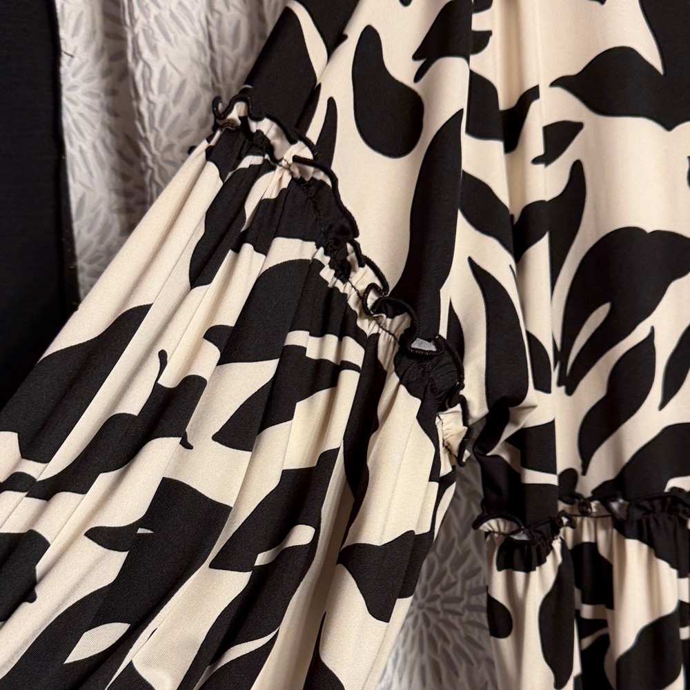 Zadie B’s Chic Black and Cream Leaf Print Women's Long Sleeve Top - Picture 5 of 5